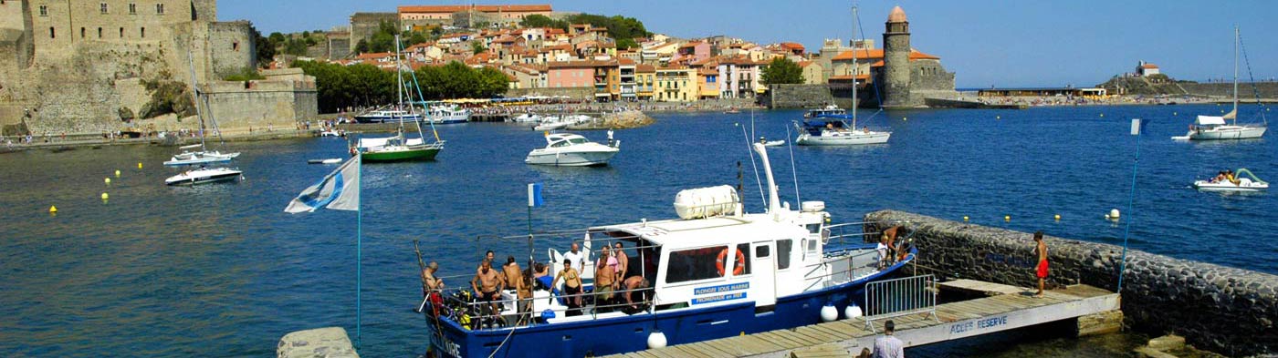 La bateau dans la baie de Collioure